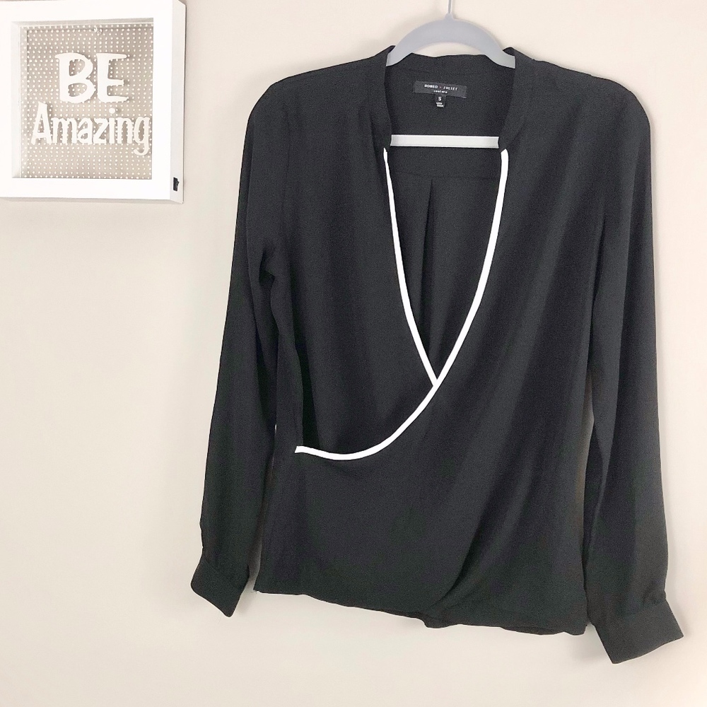 Romeo&Juliet Deep Black Long-Sleeve Surplice Top